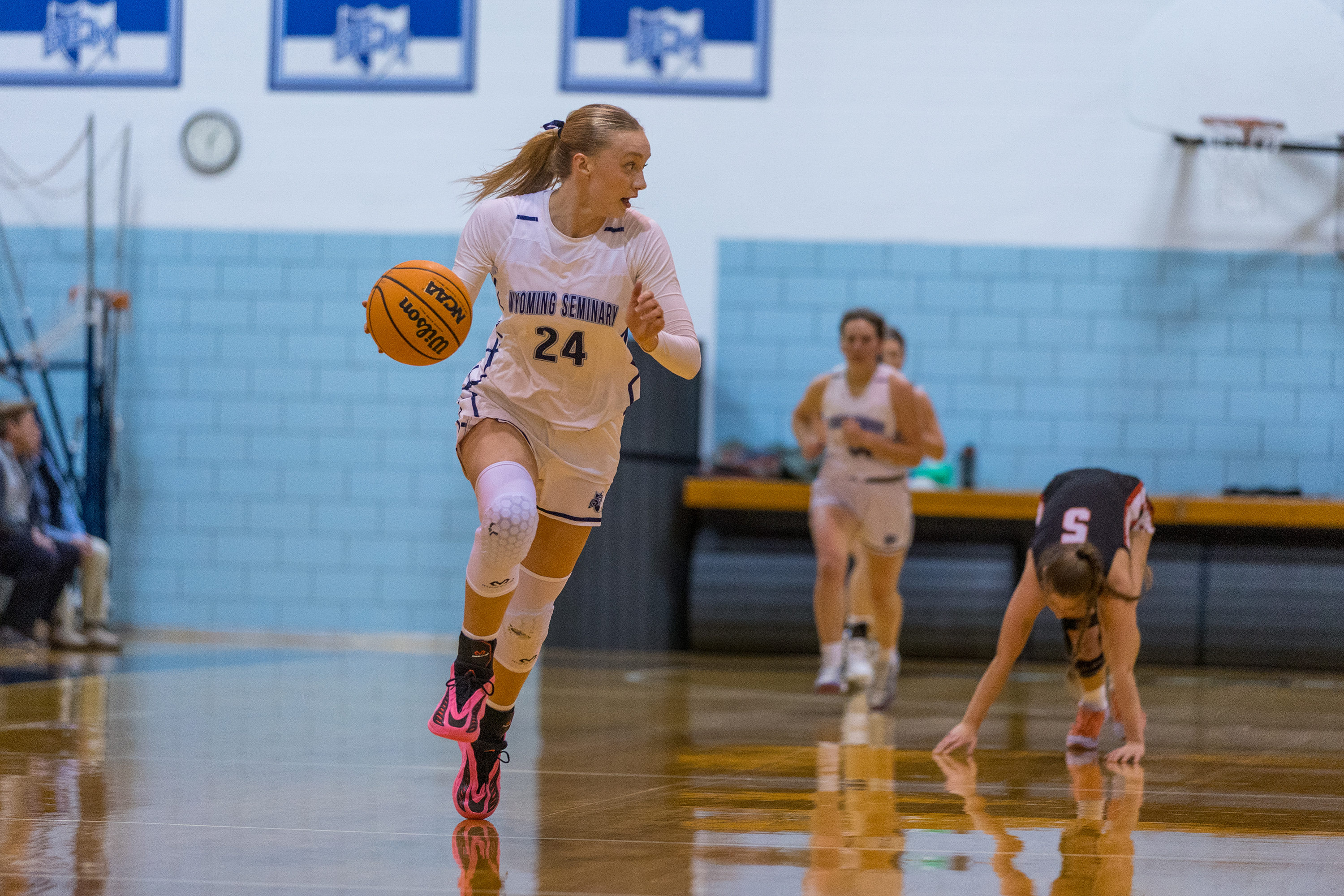 Wyoming Seminary’s Ella Stambaugh (24) strides toward the basket to...