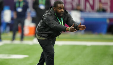 Steelers Reportedly Lose Longtime Assistant Coach To Chargers