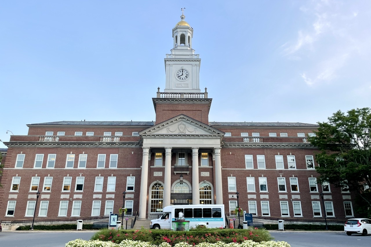 Reading Hospital seeks volunteers for No One Dies Alone Program