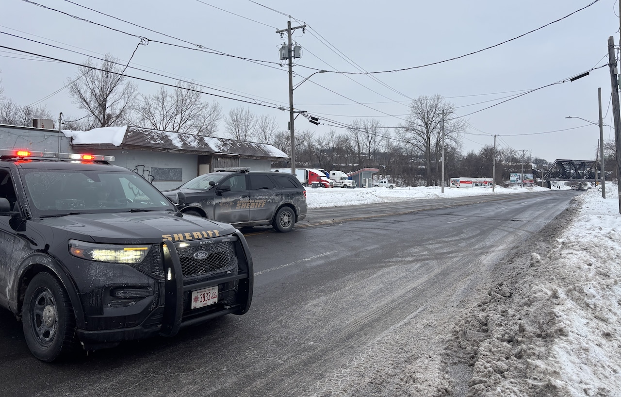 Fatal crash on Erie Boulevard West in Syracuse started with pursuit by sheriff’s deputies