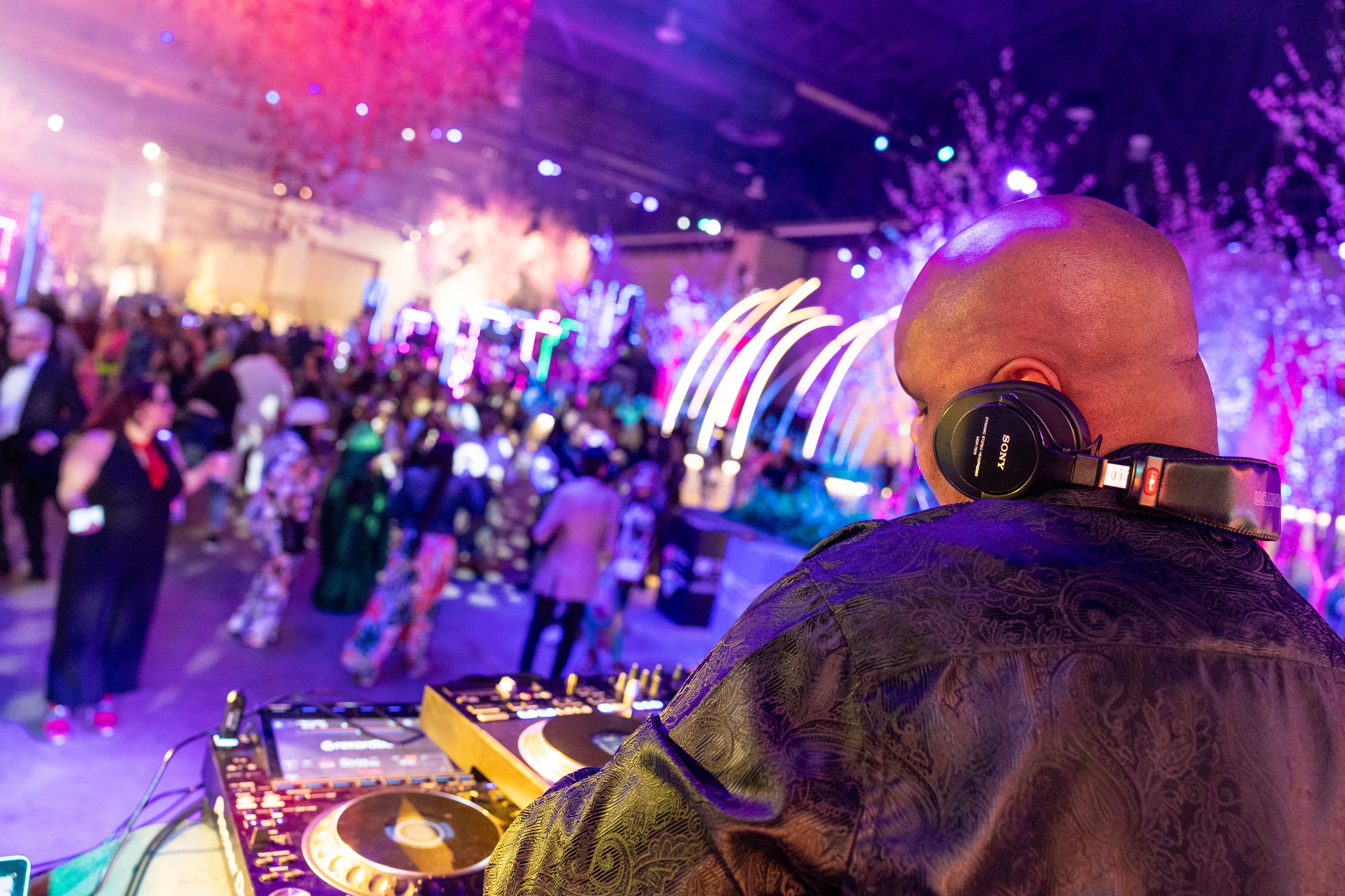 Flowers After Hours transforms the Flower Show into an after-dark celebration filled with myth, magic, and flowers. Dance beneath a lush floral canopy, enjoy themed cocktails, and wander through a fantastical woodland setting where fantasy-inspired attire is encouraged. (COURTESY OF MORGAN HORELL)