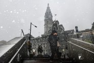 PHILADELPHIA, PENNSYLVANIA - FEBRUARY 22: Philadelphians brave heavy wind and snow in center city as a winter storm hit in the afternoon turning rain into heavy snow on February 22, 2026 in Philadelphia, Pennsylvania. Philadelphians are preparing for a sever winter storm that is expected to bring up to two feet of snow and high winds. (Photo by Matthew Hatcher/Getty Images)