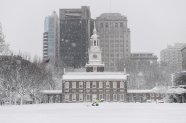 PHILADELPHIA, PENNSYLVANIA - FEBRUARY 23: Workers attempt to clear heavy snow from Independence Mall as winter storm conditions continue on February 23, 2026 in Philadelphia, Pennsylvania. A Nor'Easter brought over a foot of snow to some areas along the east coast impacting travel throughout the region, with snow continuing until the afternoon.
