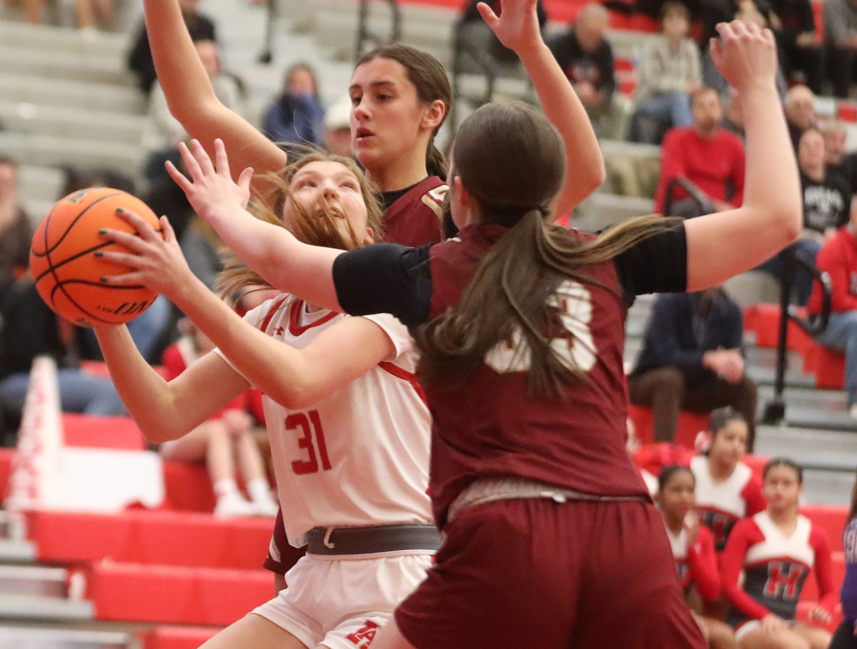 Hazleton Alexis Reimold (31) looks for the shot as Scranton...