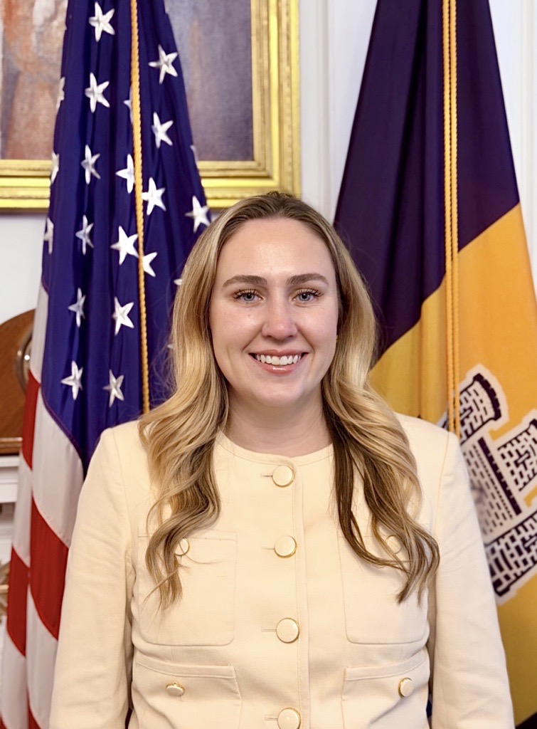 Caherine Weis headshot