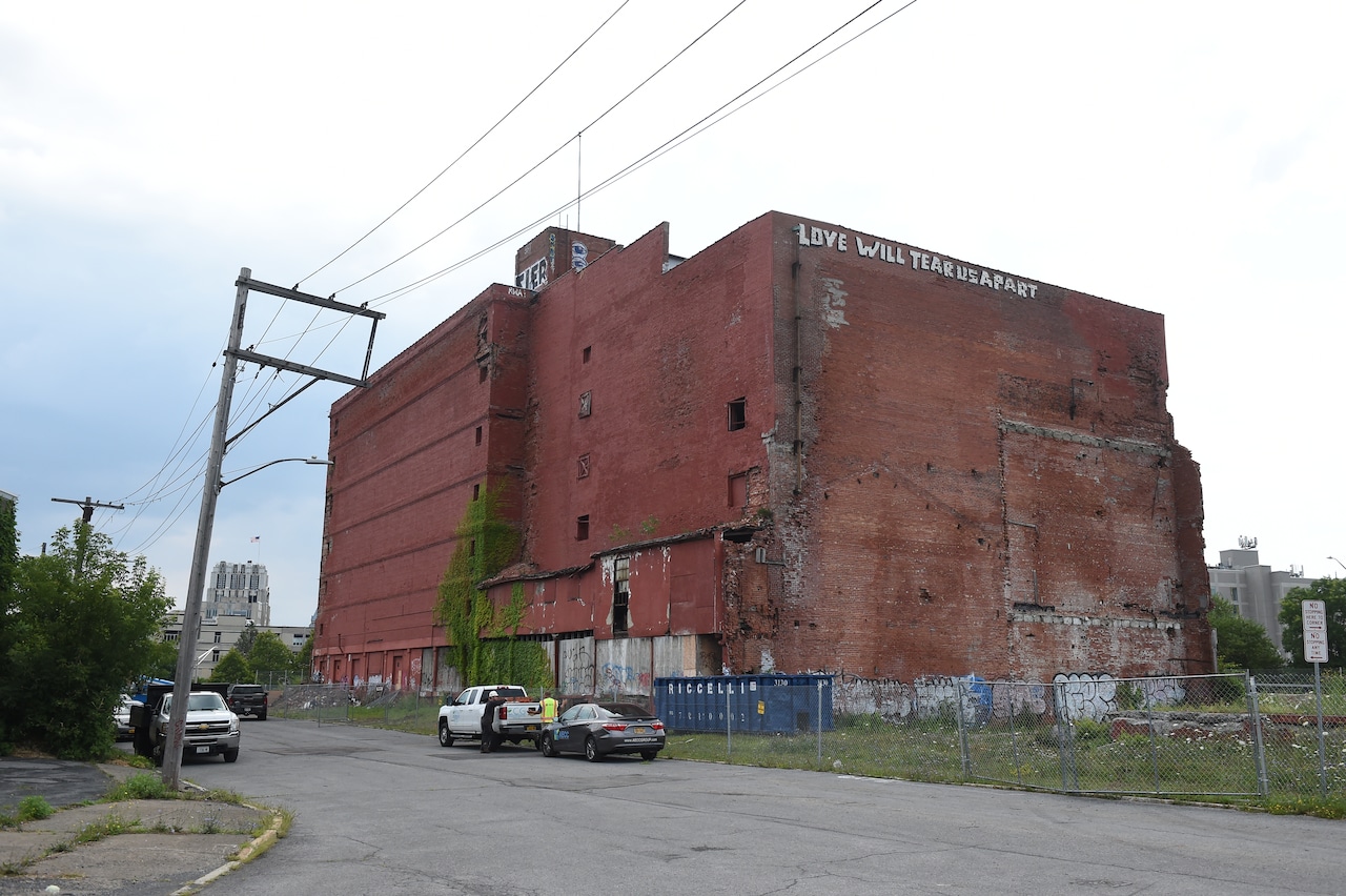 Syracuse warehouse demolition