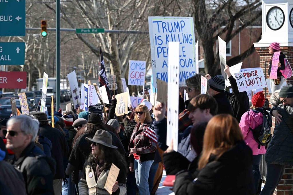 Over 1,000 take to Penn Avenue for "ICE Out" protest