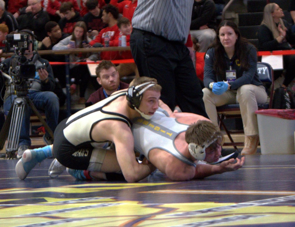 Six Schuylkill League wrestlers earn gold at District 11 championships – Pottsville Republican Herald