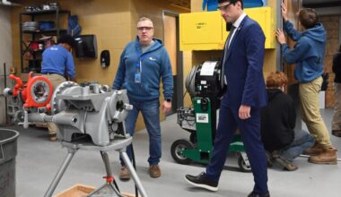 Bresnahan tours Career Technology Center of Lackawanna County