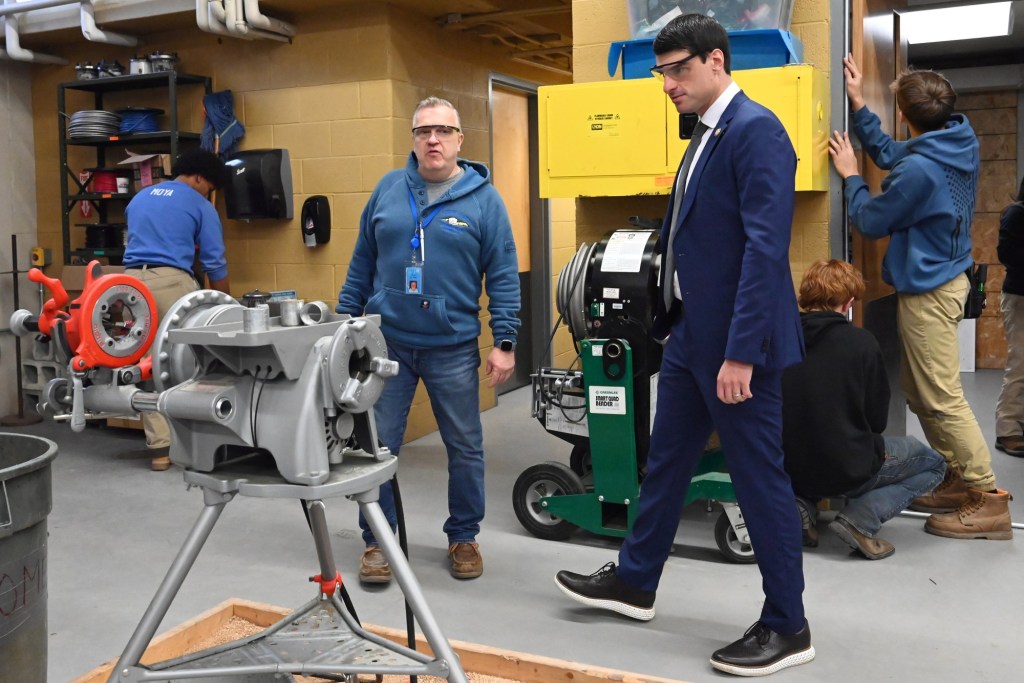 Bresnahan tours Career Technology Center of Lackawanna County