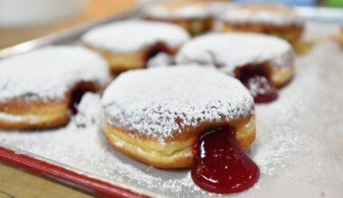 Bakery prepares treats for Fat Tuesday (photos)