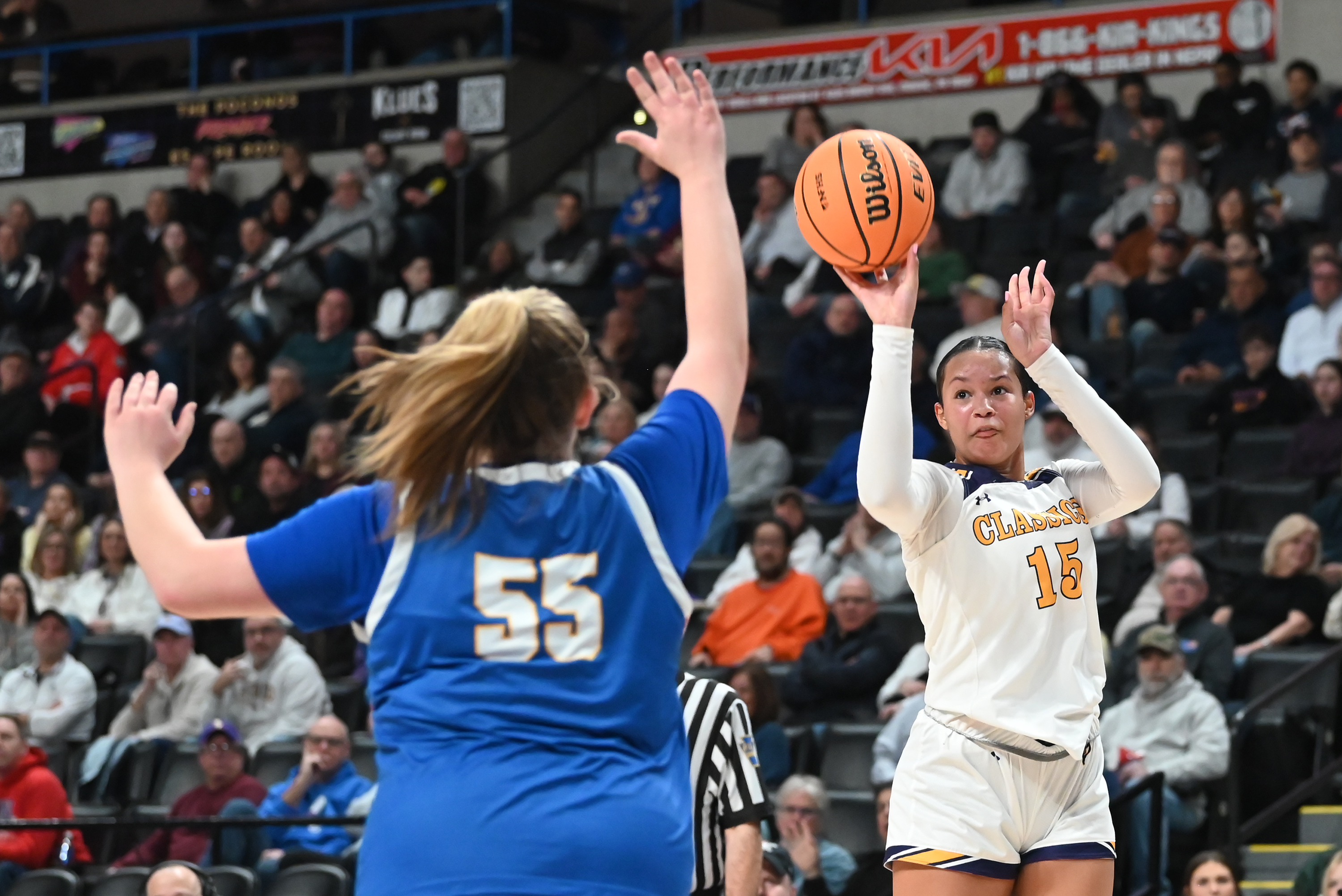 Valley View’s Sadie Cardoni defends Scranton Prep’s Kamyl Lynady during...