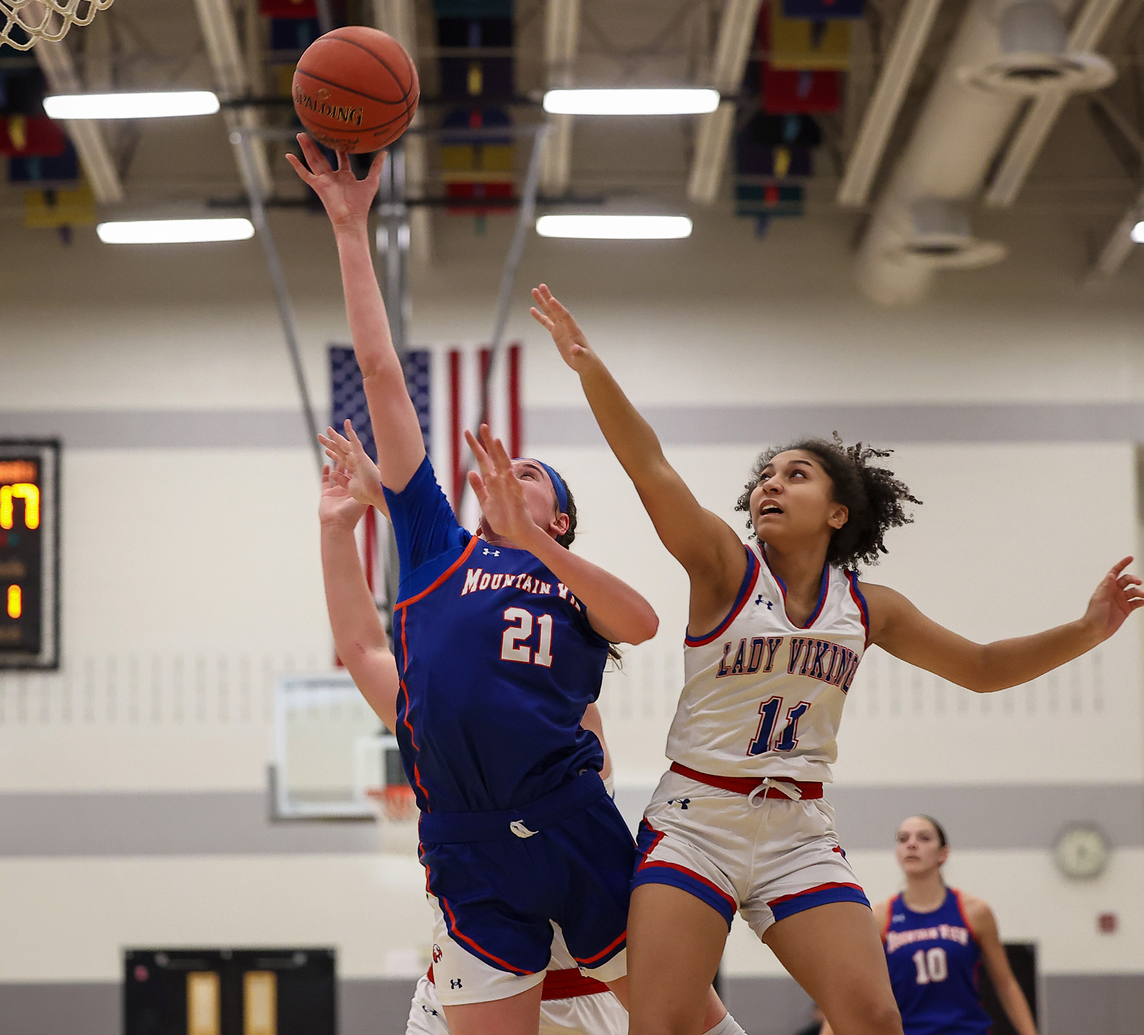 Mountain View’s Addison Kilmer (21) goes up for a shot...
