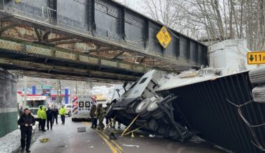 Tractor-trailer crashes into railroad bridge in Jessup
