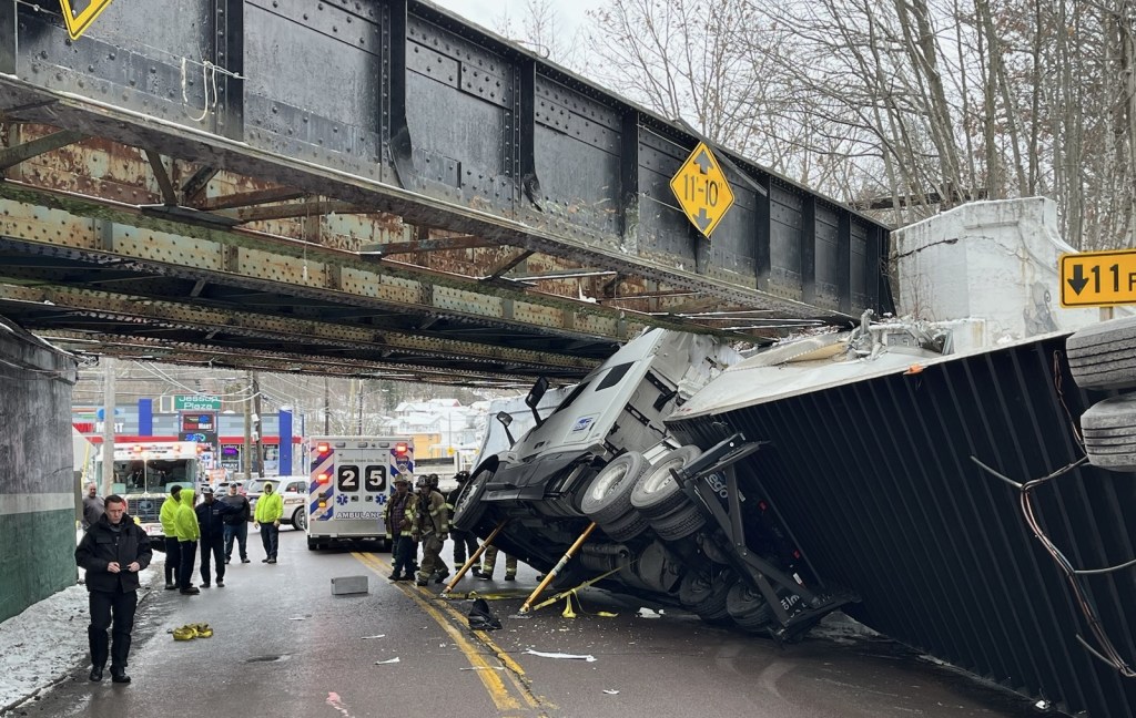 Tractor-trailer crashes into railroad bridge in Jessup