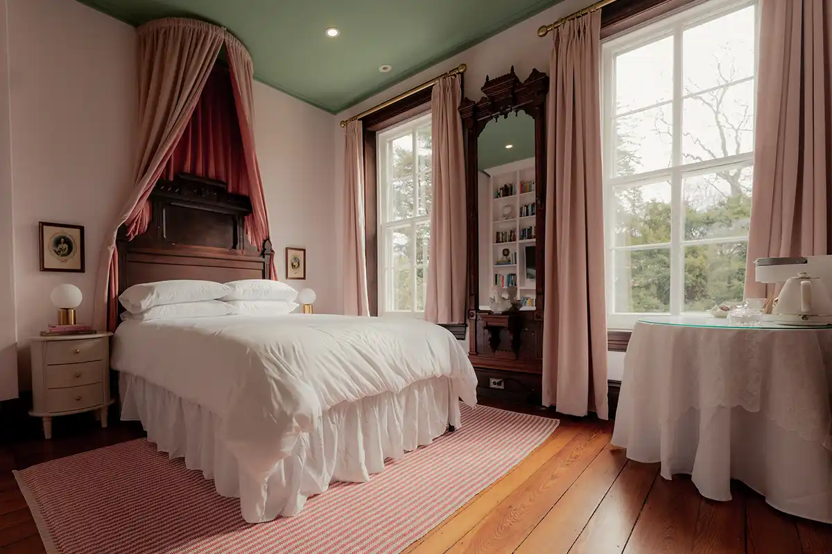 Daisy's room with pink accents