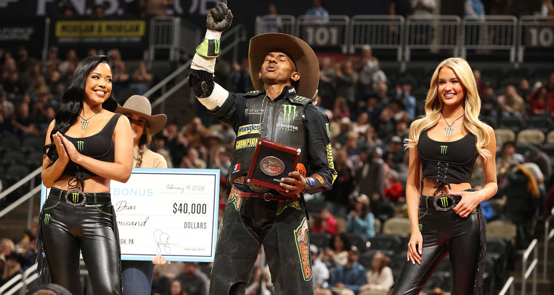 Cassio Dias stuns sold-out PPG Paints Arena crowd with walk-off win during final out of the night in Pittsburgh