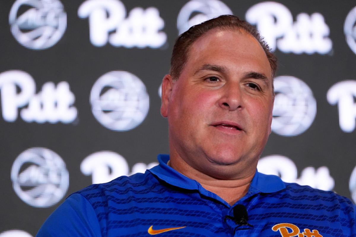 Pittsburgh coach Tory Verdi sued by six former players