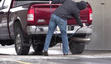 Drivers flock to car washes as temperatures rise above freezing