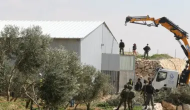 Bethlehem: Occupation Forces Demolish a Car Parts Sales Shed in Beit Jala
