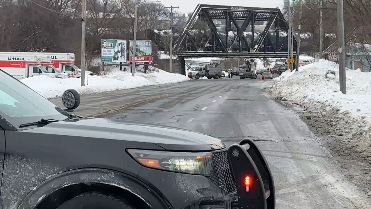 scene of fatal crash on erie boulevard in syracuse