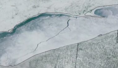 80-mile ice crack spotted on Lake Erie
