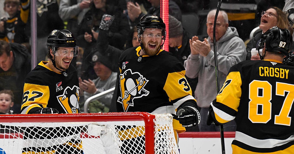Mantha and Acciari score twice, Penguins run winning streak to 6 by holding off Rangers 6-5