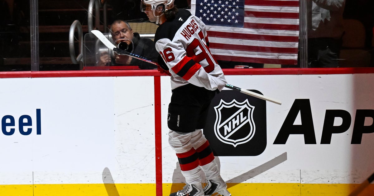 Fans give Jack Hughes hero's welcome in Pittsburgh ahead of Penguins-Devils game