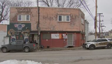 Employee injured after armed robbery at bar in Pittsburgh’s Bloomfield neighborhood – WPXI
