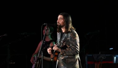 Noah Kahan brings stadium tour to Pittsburgh over the summer – WPXI