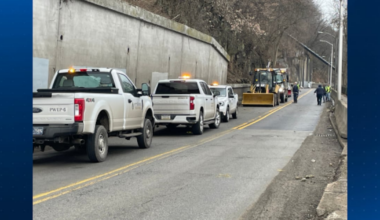 Rocks fall from hillside, closing PJ McArdle – WPXI