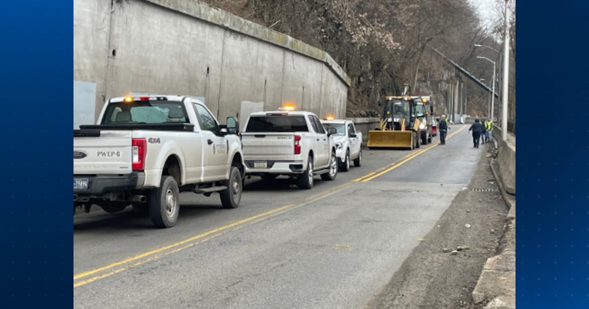 Rocks fall from hillside, closing PJ McArdle – WPXI