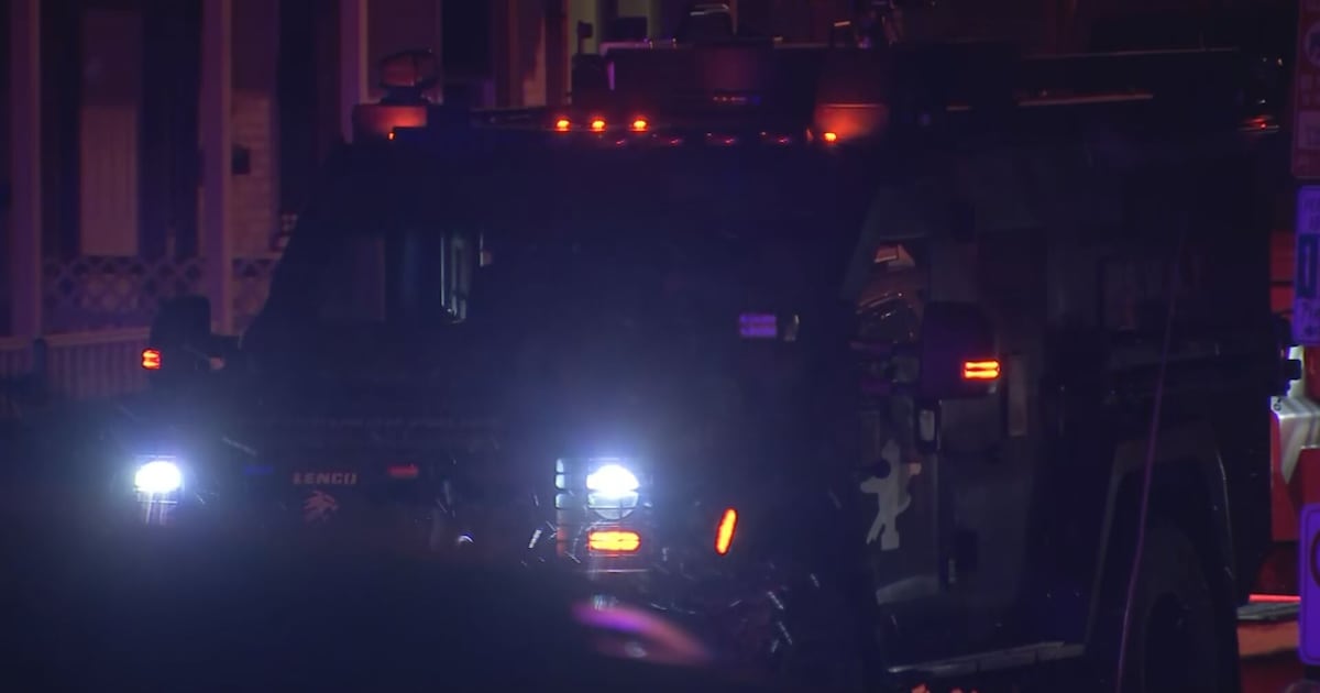 SWAT units called to situation in Oakland