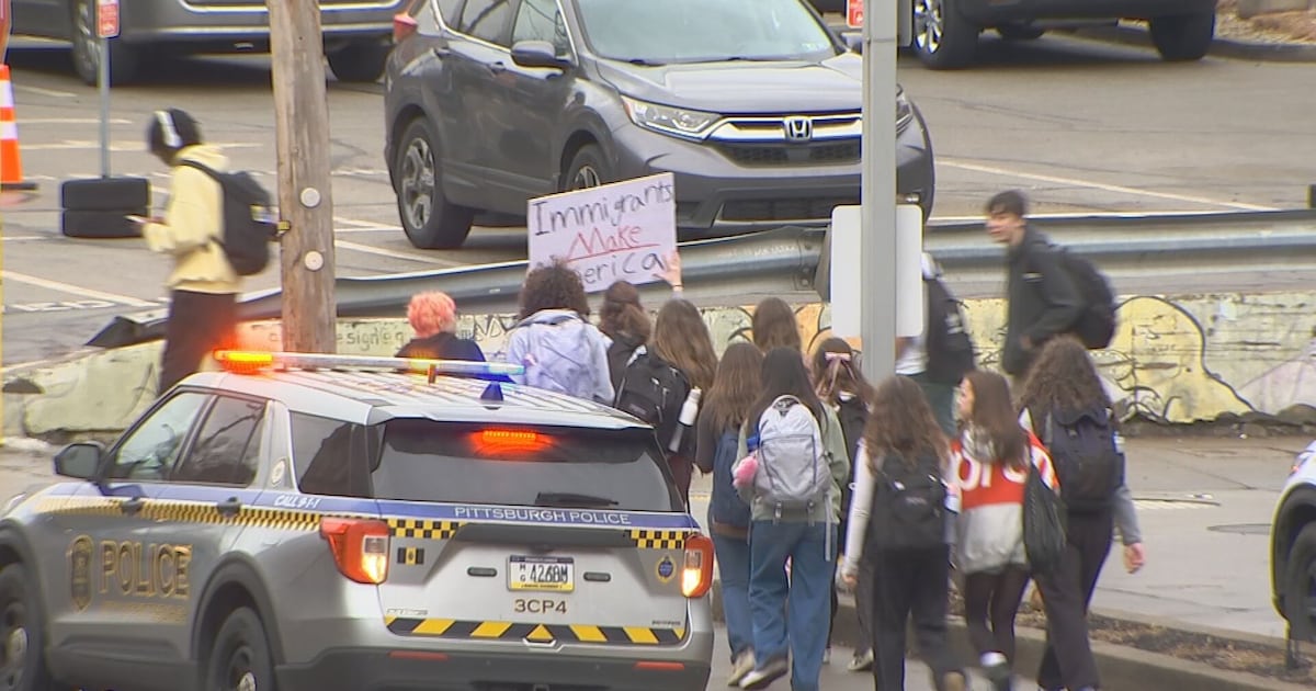 Students hold walkout at Pittsburgh school against ICE
