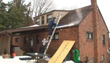 Local roofers battle ice dams blocking gutters as deep freeze eases – WPXI