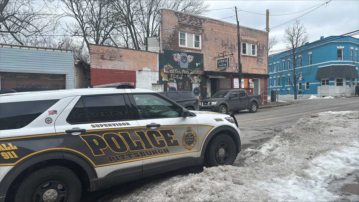 Armed men rob Sonny's Tavern in Pittsburgh, assault person