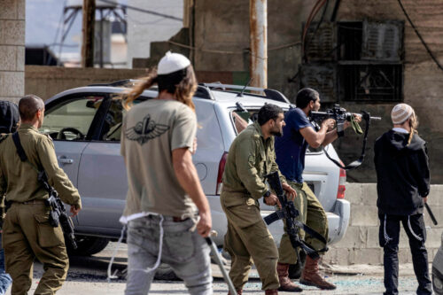 Israeli Colonizers Injure Several Palestinians in the West Bank |