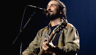 Noah Kahan bringing tour to Pittsburgh's PNC Park this summer