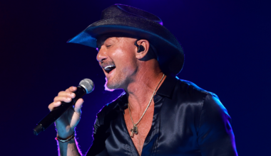 Tim McGraw Pawn Shop Guitar Tour at Star Lake in Pennsylvania