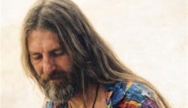 'Wandering Minstrel' Chuck Watts has died at 74