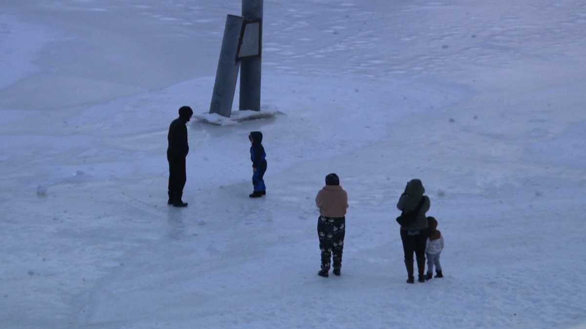 Public asked to stay off ice after crowds seen walking on frozen Ohio River