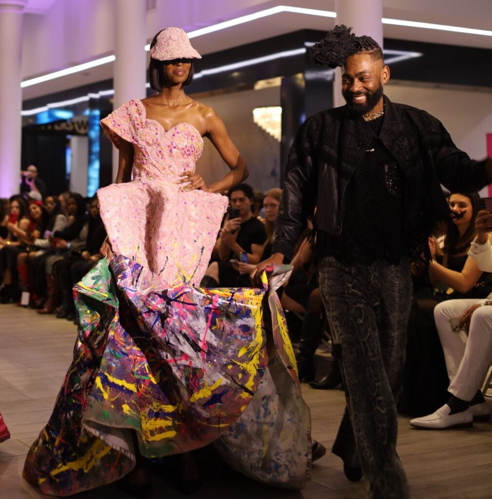 Prajjé Oscar walks with a model