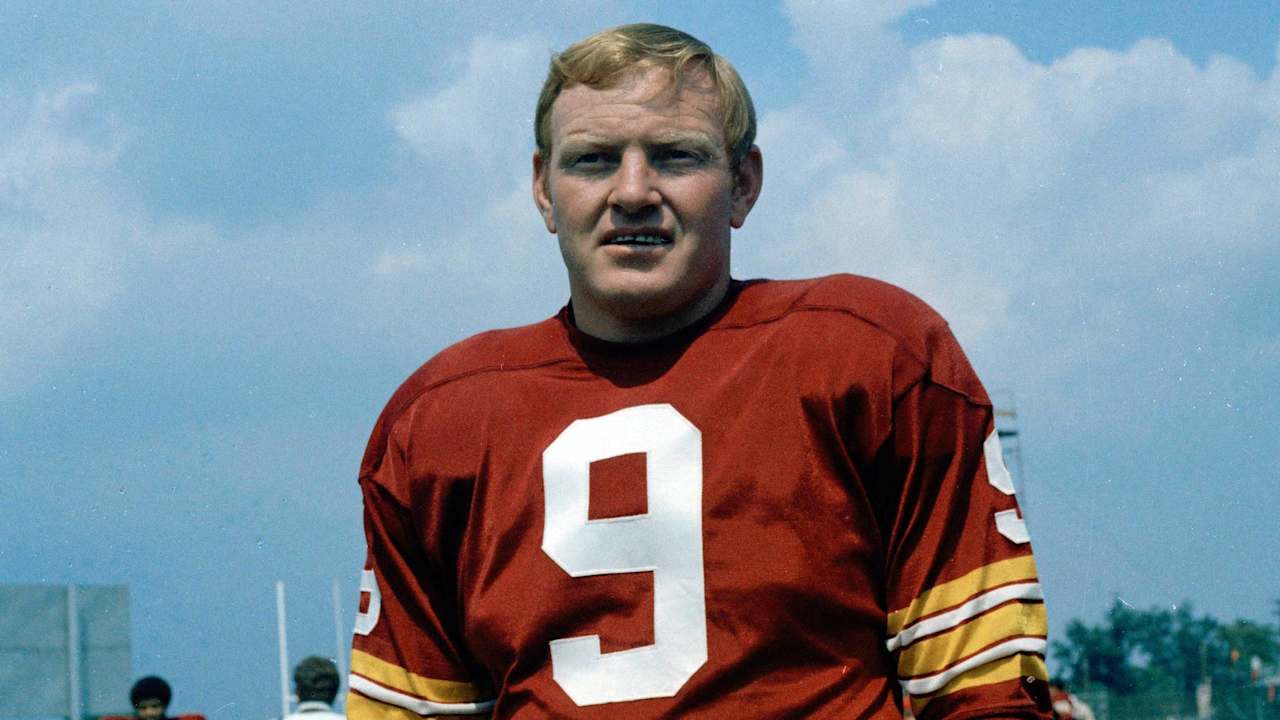 Sonny Jurgensen, Hall of Fame quarterback with Washington and Philadelphia, dies at 91