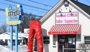 High winds split Giant Chip statue at Lehigh Valley ice cream shop