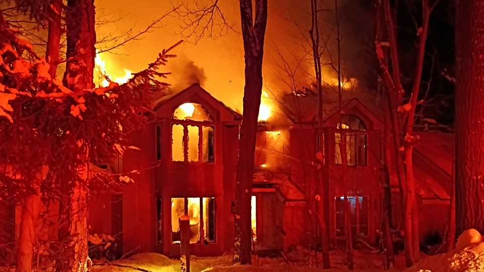 Arson suspect allegedly set fire to townhome to "kill the spiders"