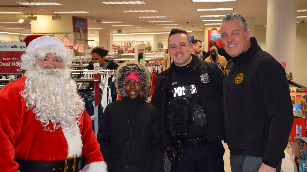 Upper Darby students go shopping with police officers – NBC10 Philadelphia