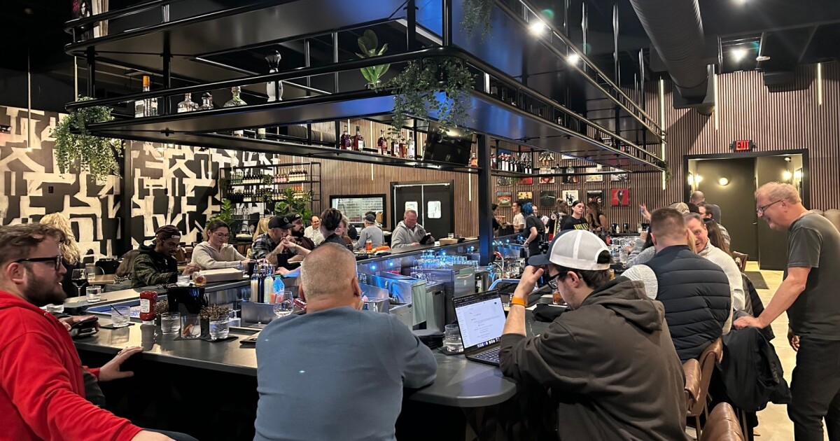 REVIEW: Crowd gives Lehigh Valley's new music-themed restaurant an early spin