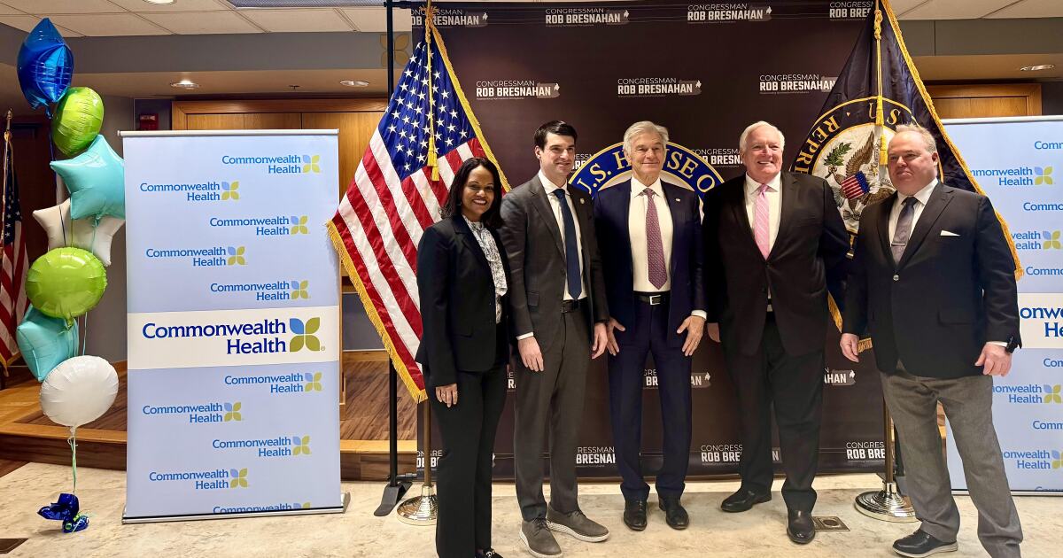 Oz, Bresnahan tour Regional Hospital of Scranton with officials from new owners Tenor Health