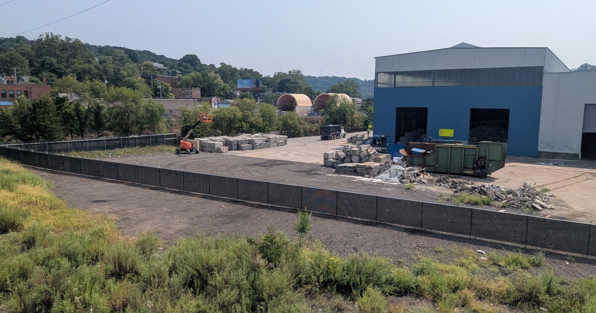 Hazelwood residents want space between homes, garbage center