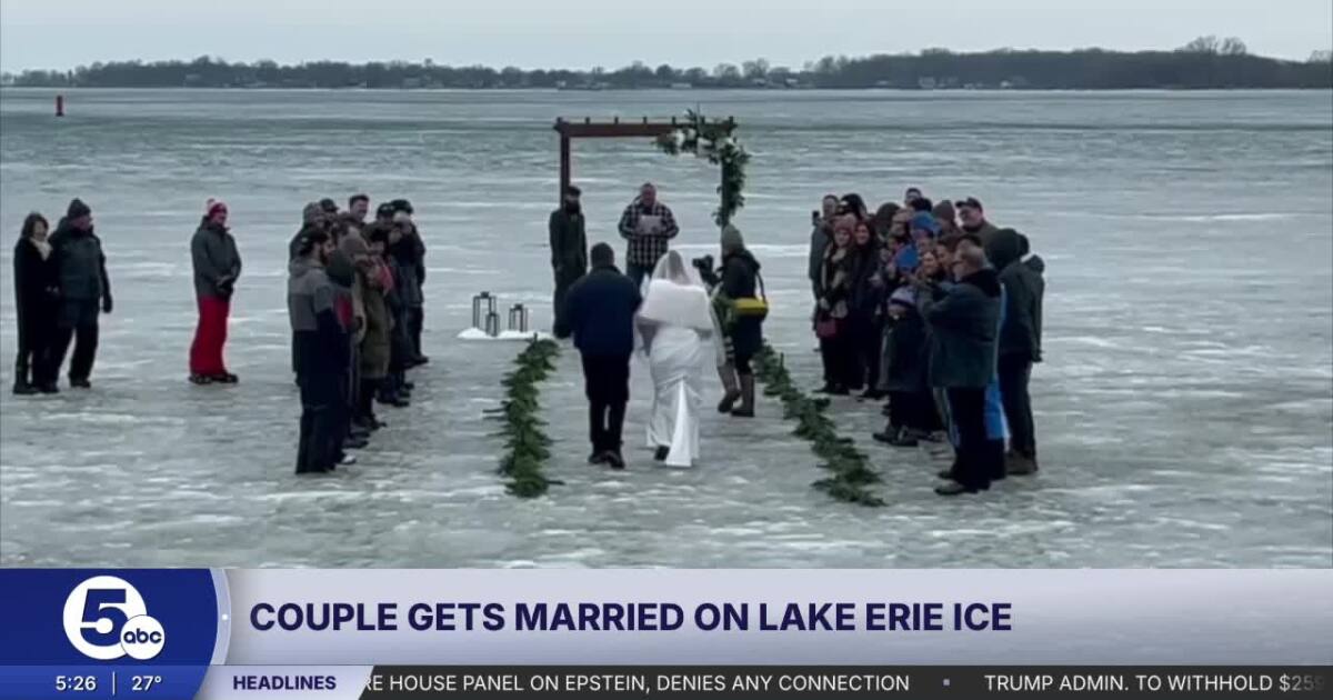 Couple gets married on Lake Erie ice